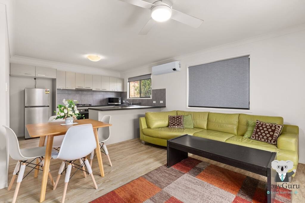 This Airbnb listing offers a peaceful escape in Mount Gravatt East, combining suburban charm with easy access to Brisbane’s best attractions.