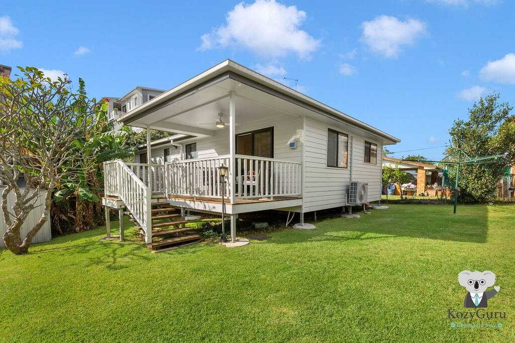 This Airbnb listing offers a peaceful escape in Mount Gravatt East, combining suburban charm with easy access to Brisbane’s best attractions.