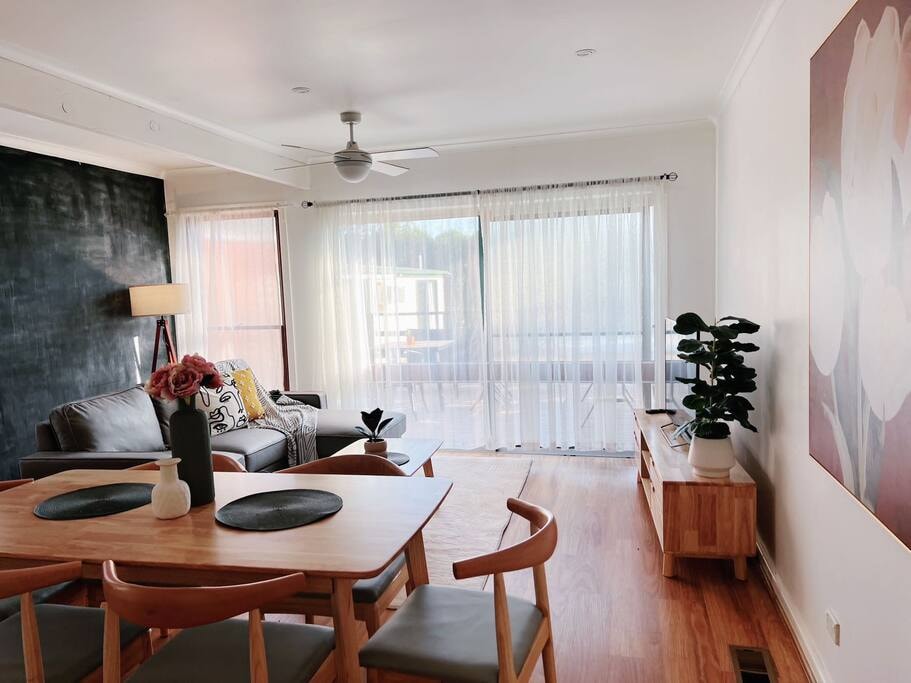 Experience the charm of Camberwell with this luxury Airbnb located just steps from Lynden Park.