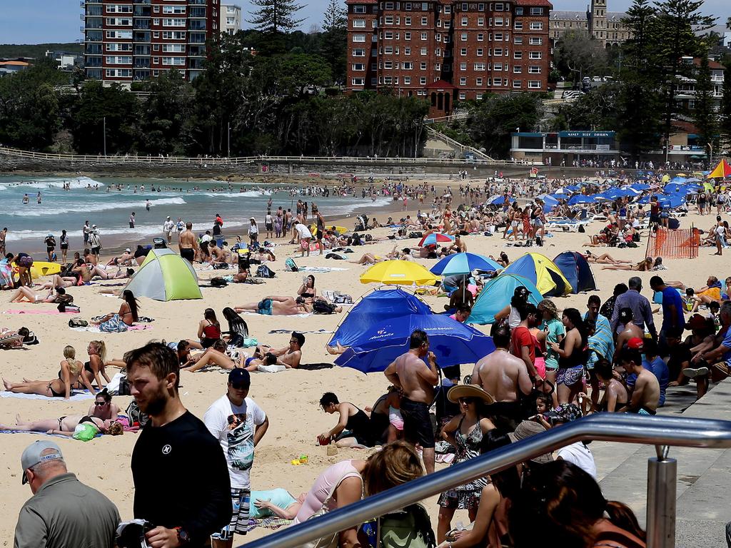 Due to its growing popularity, Palm Beach often sees a surge in visitors, particularly on weekends and holidays, leading to parking woes and crowded spaces.